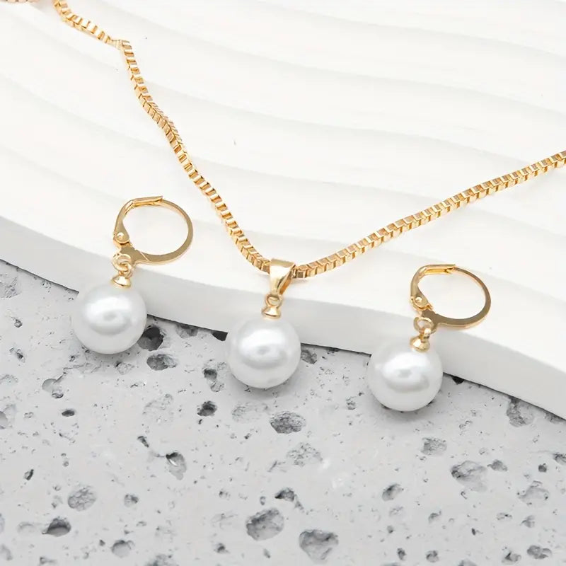 Pearl jewellery set from Golden Grace | Gold