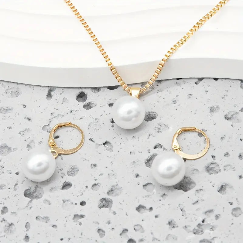 Pearl jewellery set from Golden Grace | Gold