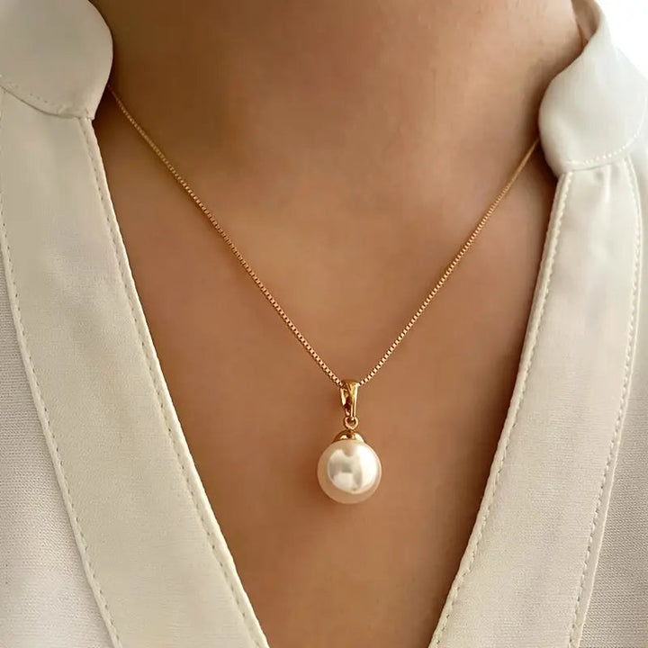 Pearl jewellery set from Golden Grace | Gold