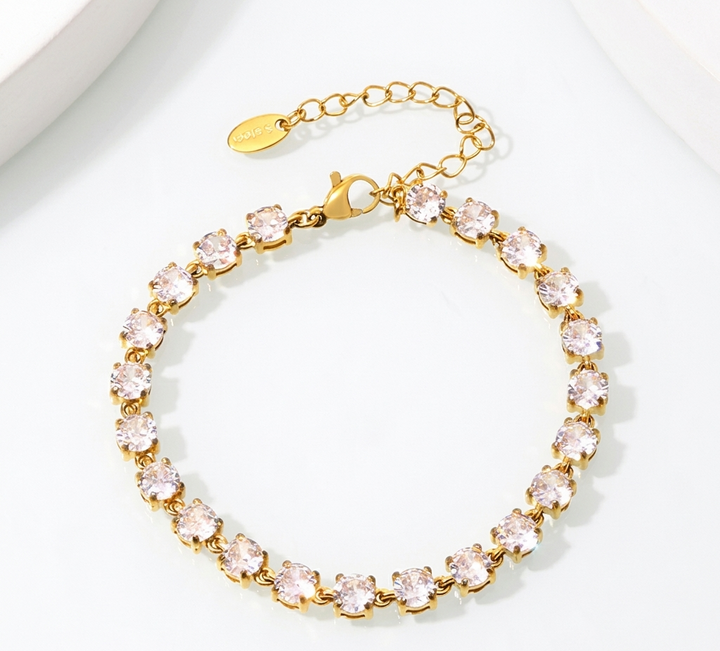 Gold-plated tennis bracelet with moissanite