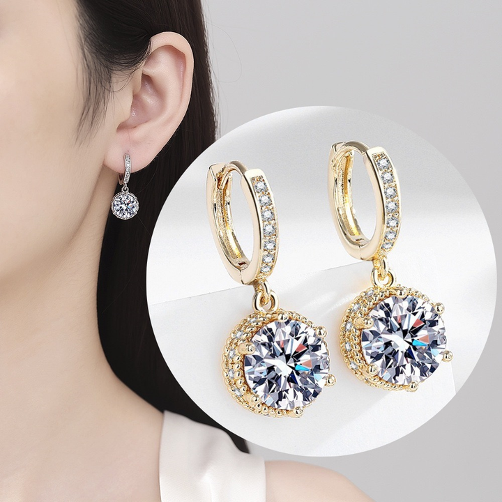 Round earrings with moissanite stones