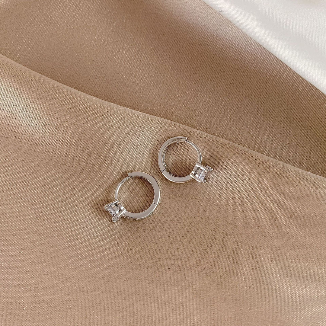 Lisa Chanel earrings | Gold