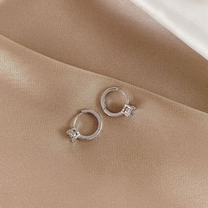 Lisa Chanel earrings | Gold